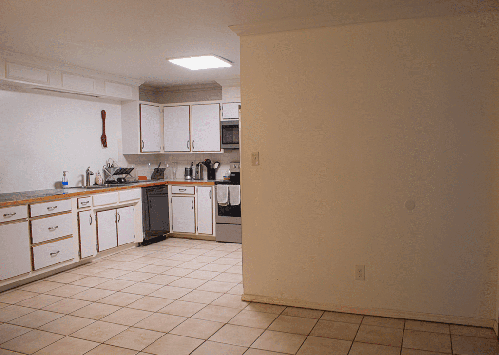 20 Lafayette Loop's kitchen