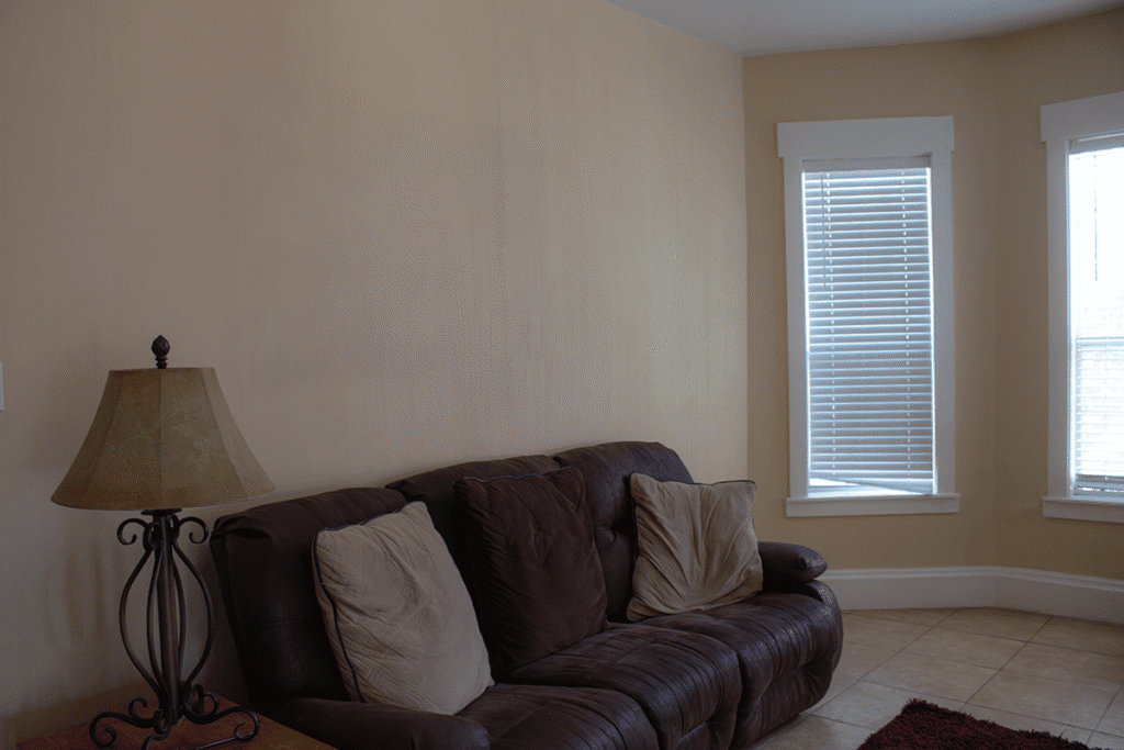 404 S Kentucky Ave's living room