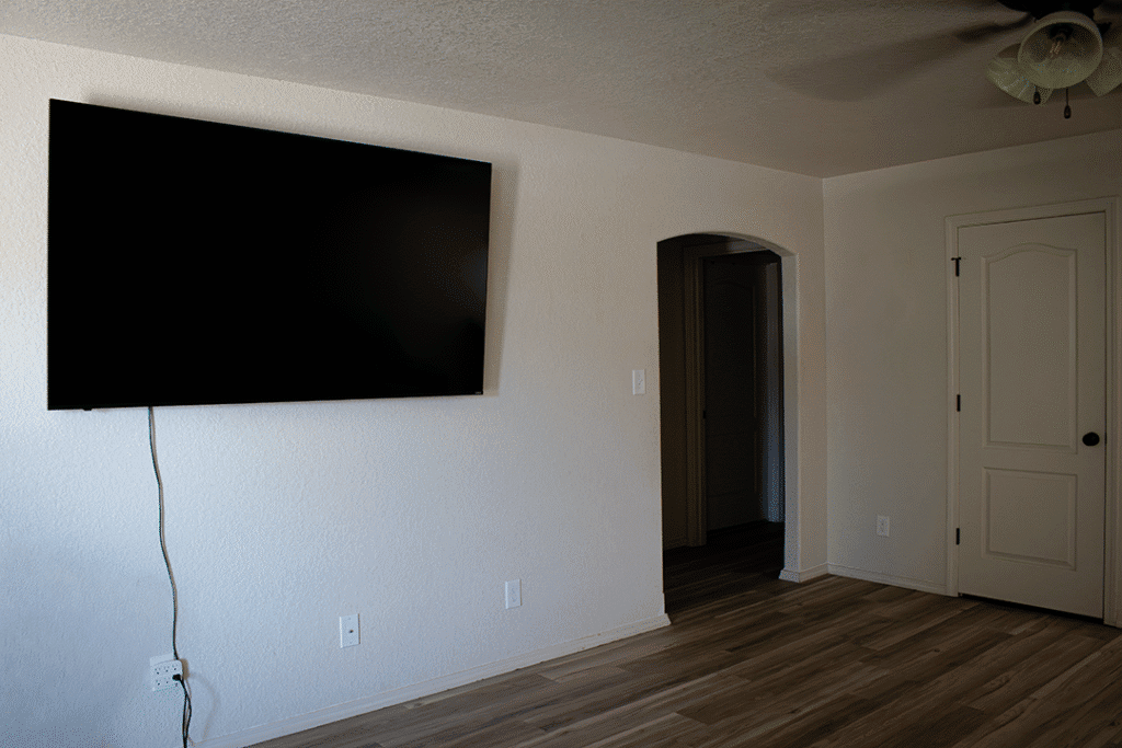 2106 Clover Lane tv