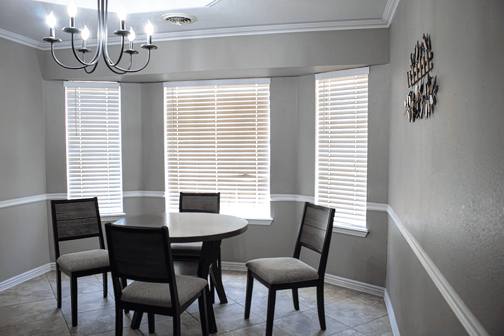 3706 Bandolina Ave's dining room