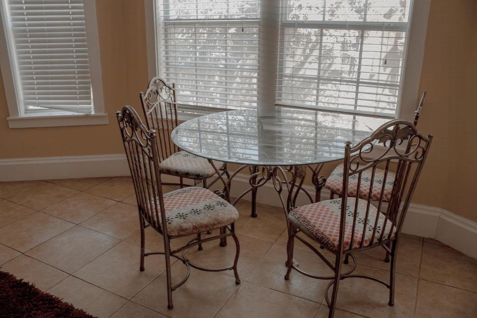 404 S Kentucky Ave's living room chairs
