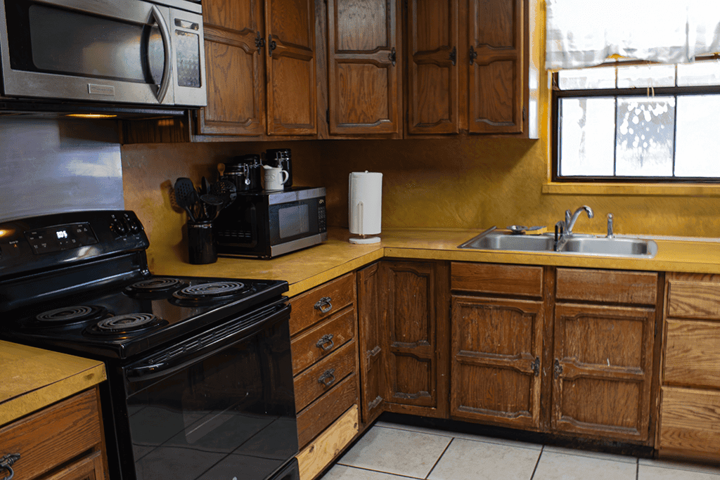 906 La Paloma Ln's kitchen